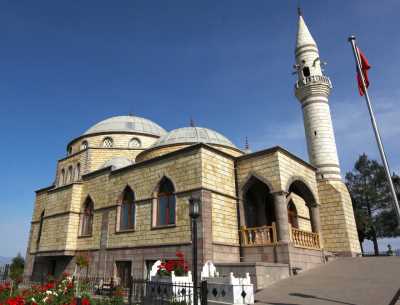 Malik Ejder Türbesi